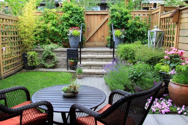 Small Yard Landscaping in Cordova